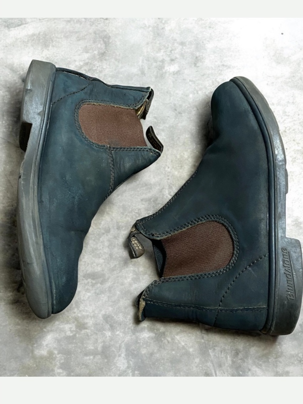Blundstone Chelsea UNISEX Black Boots — Black with Brown Elastic Size 3